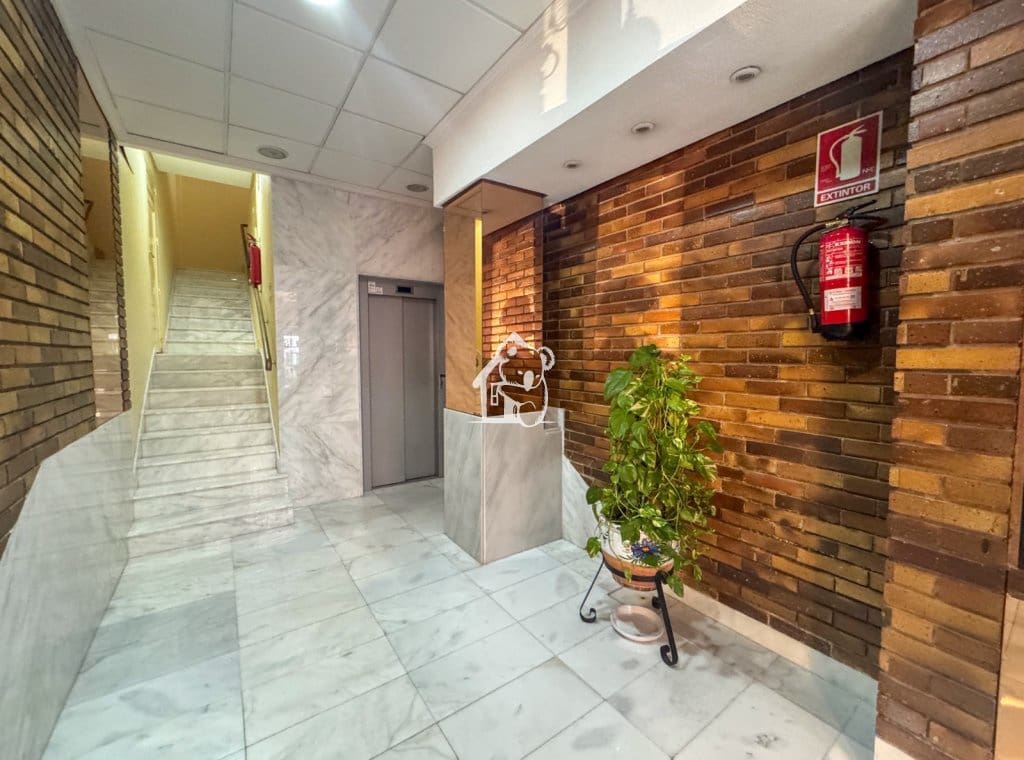 Appartement de 3 chambres à louer à Torrevieja - 975 € (Ref: 9329943)