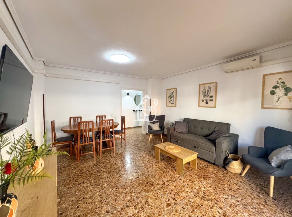 Appartement de 3 chambres à louer à Torrevieja - 975 € (Ref: 9329943)