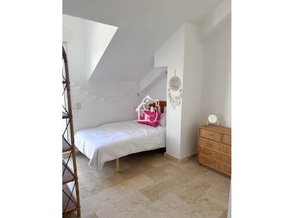 4 makuuhuone Kattohuoneisto vuokrattavana paikassa Orihuela Costa mukana uima-altaan - 1 300 € (Ref: 9346604)