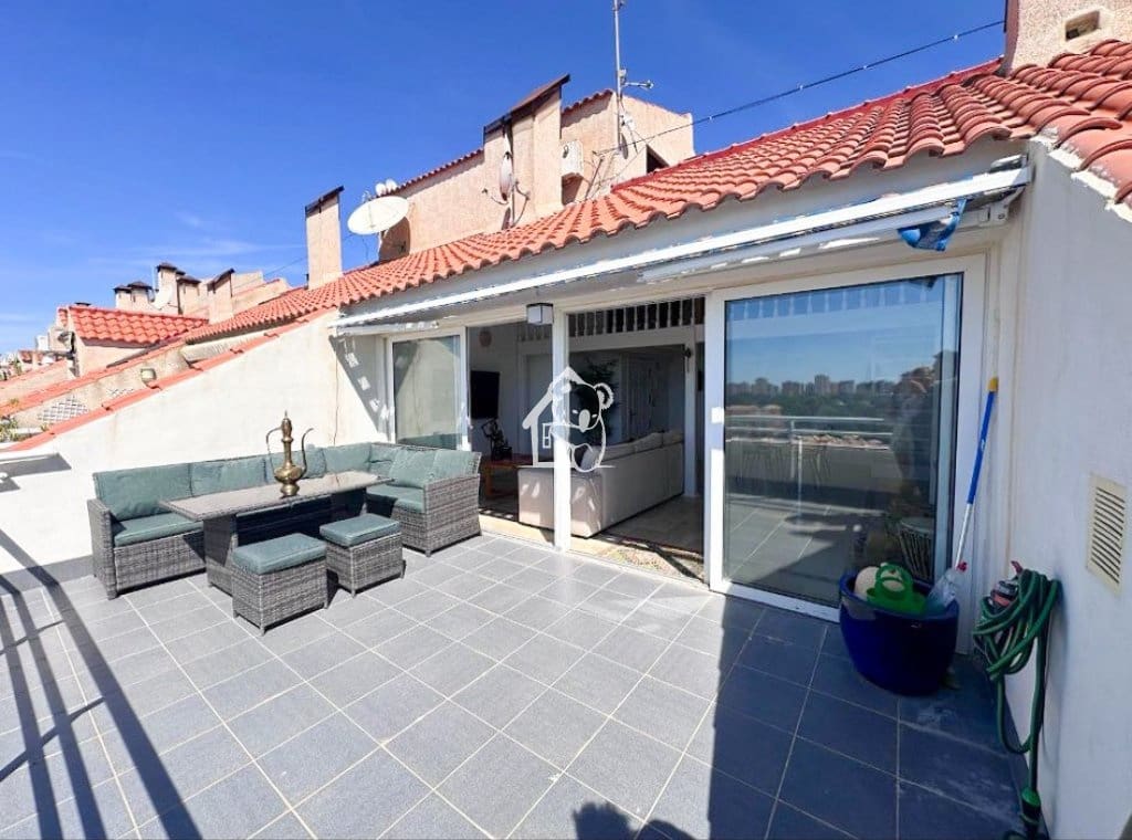 4 makuuhuone Kattohuoneisto vuokrattavana paikassa Orihuela Costa mukana uima-altaan - 1 300 € (Ref: 9346604)