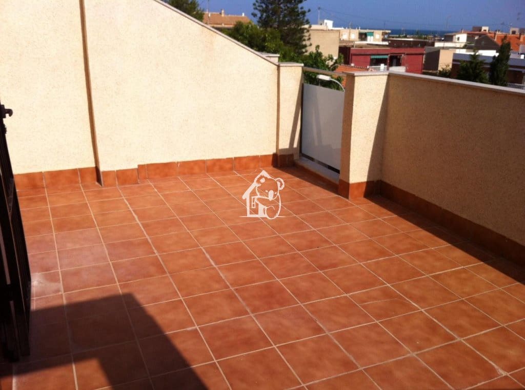 4 bedroom Villa for rent in Torre de la Horadada with garage - € 1,000 (Ref: 9346605)