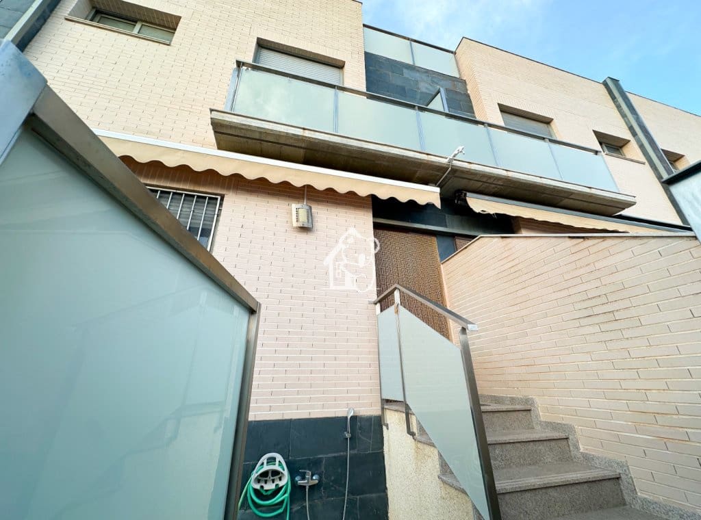 4 bedroom Villa for rent in Torre de la Horadada with garage - € 1,000 (Ref: 9346605)