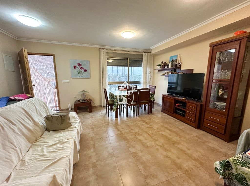 4 bedroom Villa for rent in Torre de la Horadada with garage - € 1,000 (Ref: 9346605)