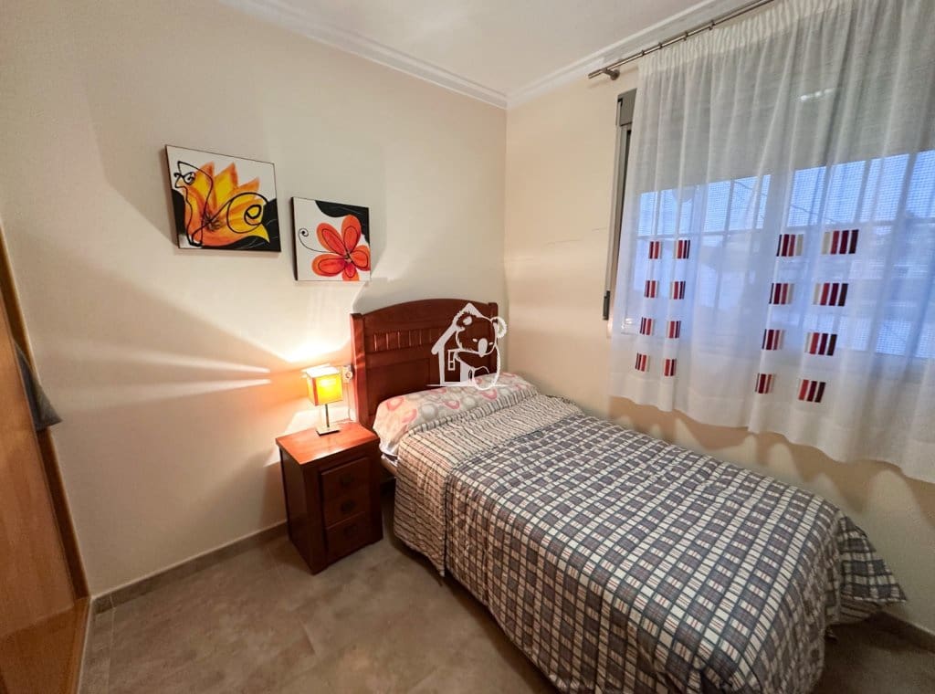 4 bedroom Villa for rent in Torre de la Horadada with garage - € 1,000 (Ref: 9346605)