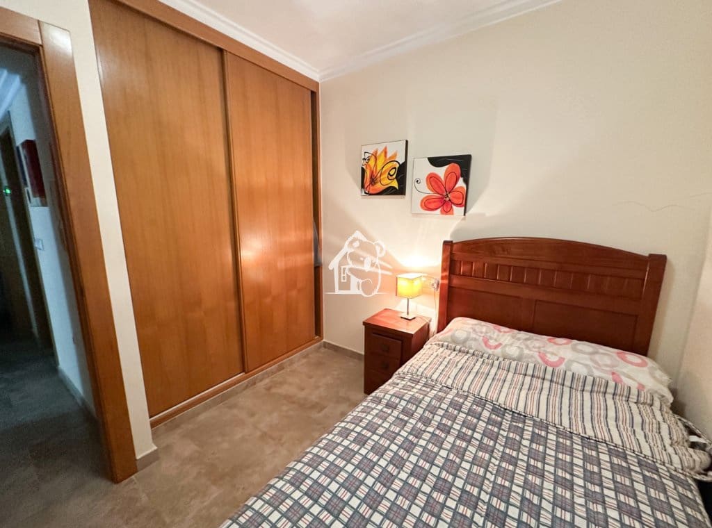 4 bedroom Villa for rent in Torre de la Horadada with garage - € 1,000 (Ref: 9346605)