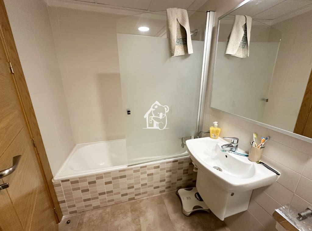 4 bedroom Villa for rent in Torre de la Horadada with garage - € 1,000 (Ref: 9346605)