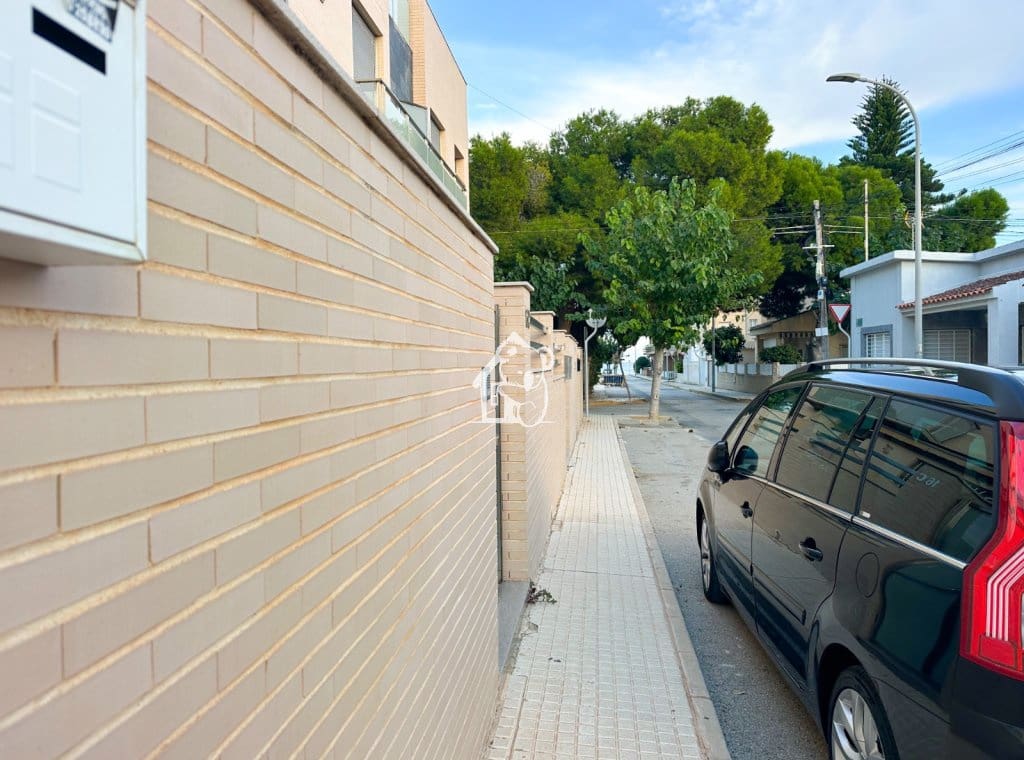 4 bedroom Villa for rent in Torre de la Horadada with garage - € 1,000 (Ref: 9346605)