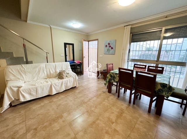 4 bedroom Villa for rent in Torre de la Horadada, Pilar de la Horadada with garage - € 1,000 (Ref: 9346605)