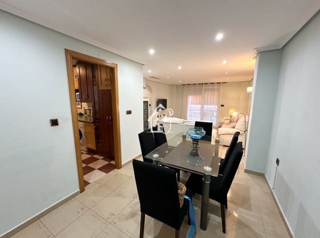 2 makuuhuone Ranta-asunto vuokrattavana paikassa Las Piscinas Naturales, Torrevieja mukana 
autotalli - 850 € (Ref: 9348812)