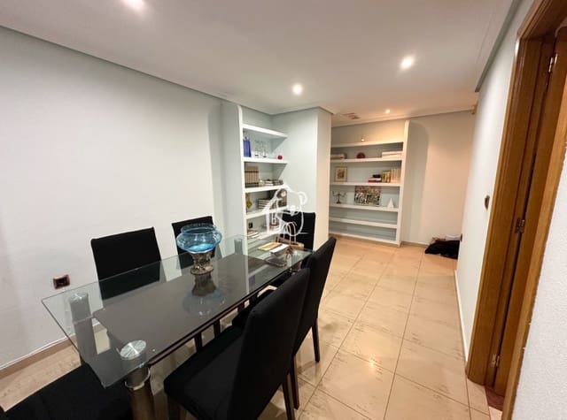 2 makuuhuone Ranta-asunto vuokrattavana paikassa Las Piscinas Naturales, Torrevieja mukana 
autotalli - 850 € (Ref: 9348812)