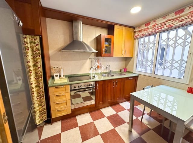 2 makuuhuone Ranta-asunto vuokrattavana paikassa Las Piscinas Naturales, Torrevieja mukana 
autotalli - 850 € (Ref: 9348812)