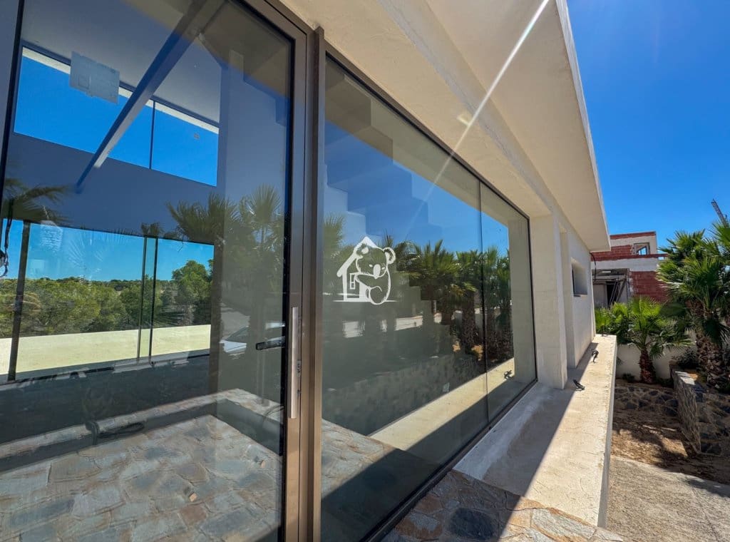 5 bedroom Villa for sale in Dehesa de Campoamor with pool - € 2,950,000 (Ref: 9357003)