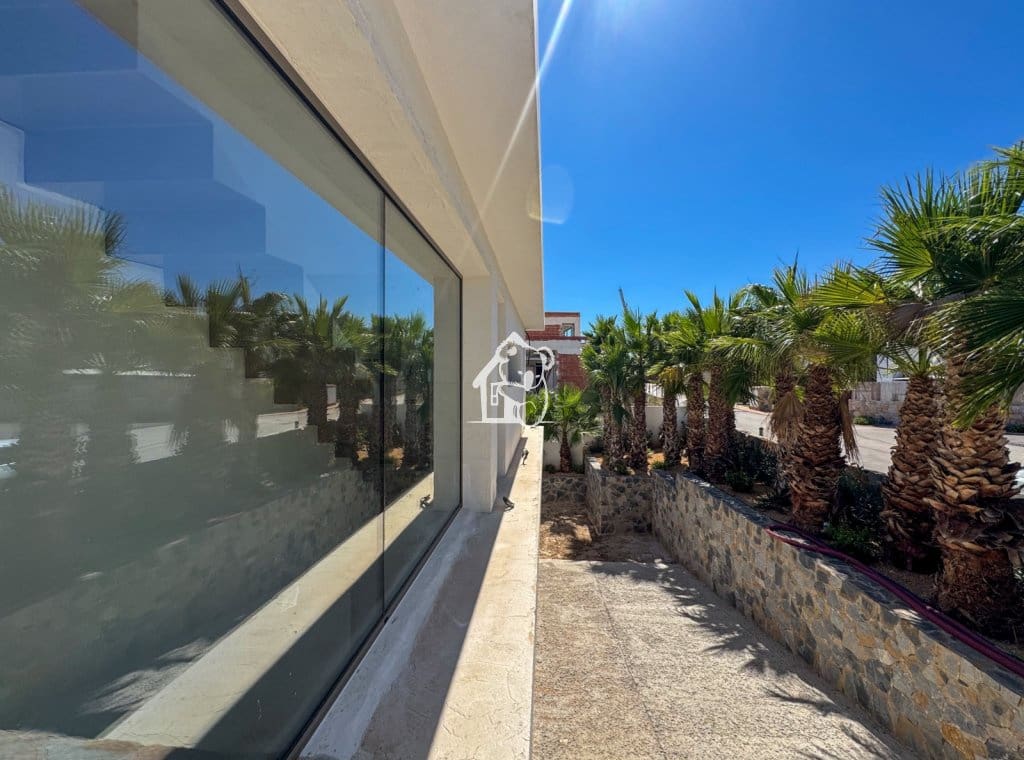 5 bedroom Villa for sale in Dehesa de Campoamor with pool - € 2,950,000 (Ref: 9357003)