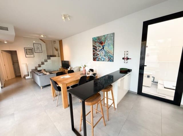 Chalet de 3 habitaciones en La Marina, Elche / Elx en alquiler con piscina - 2.500 € (Ref: 9361009)