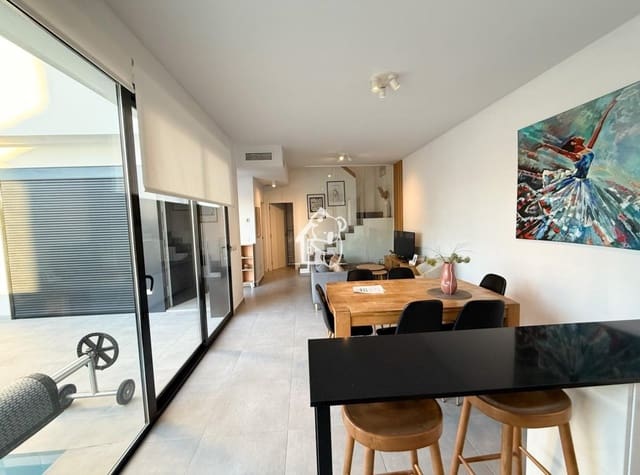 Chalet de 3 habitaciones en La Marina, Elche / Elx en alquiler con piscina - 2.500 € (Ref: 9361009)