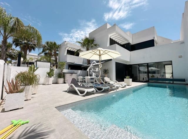 Chalet de 3 habitaciones en La Marina, Elche / Elx en alquiler con piscina - 2.500 € (Ref: 9361009)