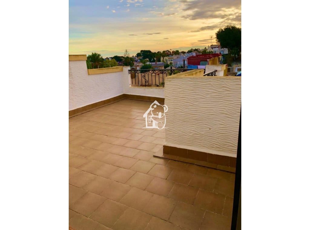 3 slaapkamer Villa te huur in Los Altos - € 1.100 (Ref: 9361010)