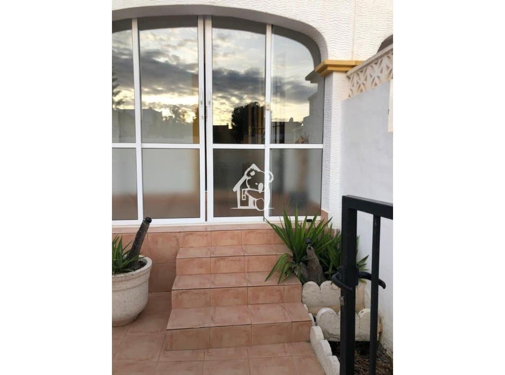 3 slaapkamer Villa te huur in Los Altos - € 1.100 (Ref: 9361010)