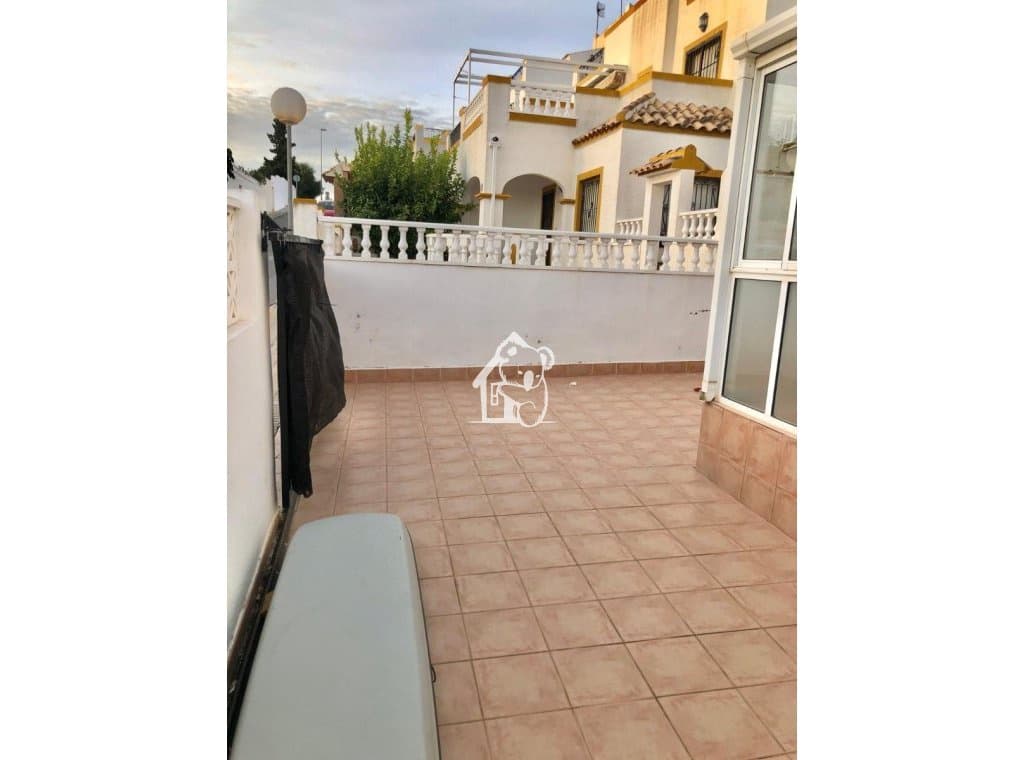 3 slaapkamer Villa te huur in Los Altos - € 1.100 (Ref: 9361010)