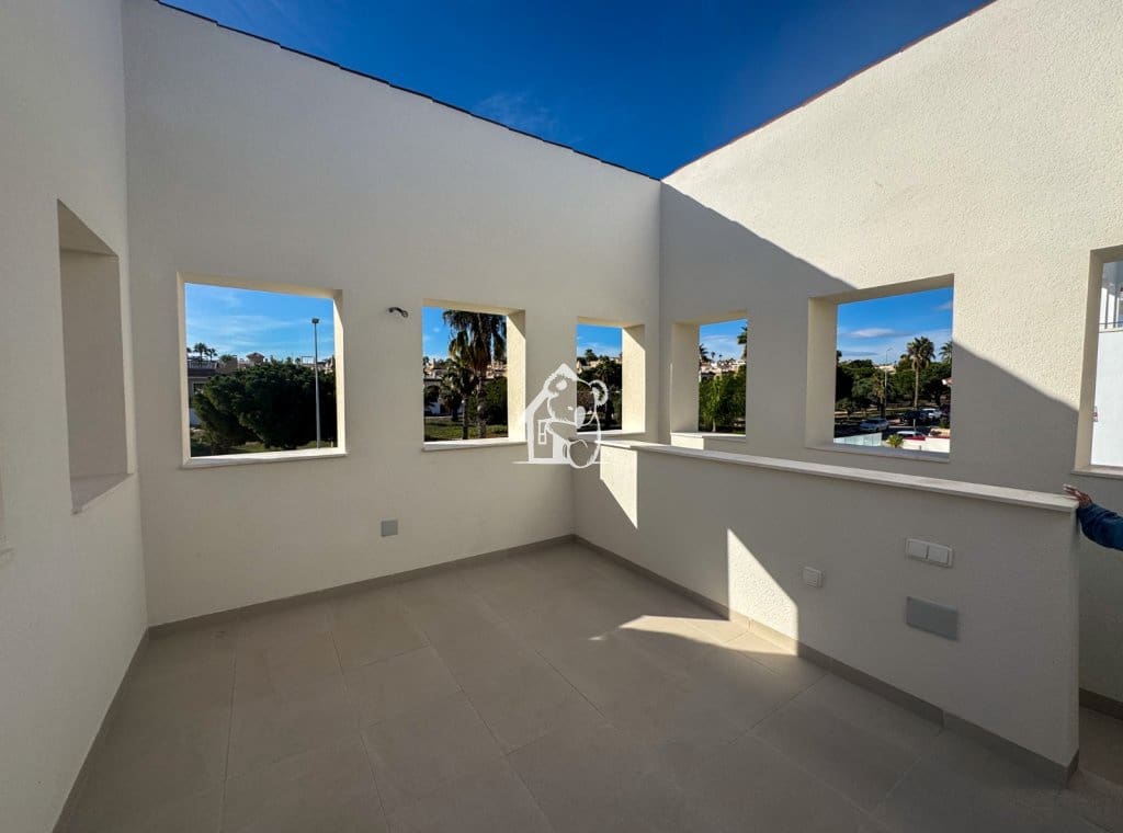 3 soveværelse Byhus til salg i Ciudad Quesada med swimmingpool - € 869.000 (Ref: 9374676)