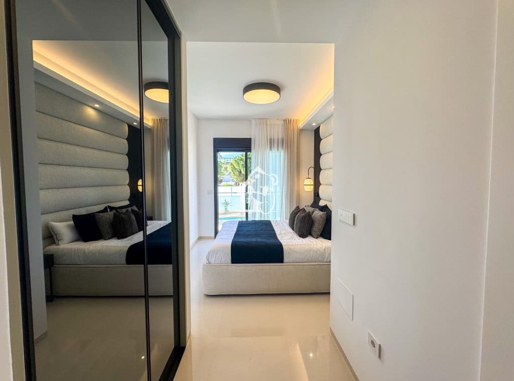 3 soveværelse Byhus til salg i Ciudad Quesada med swimmingpool - € 869.000 (Ref: 9374676)