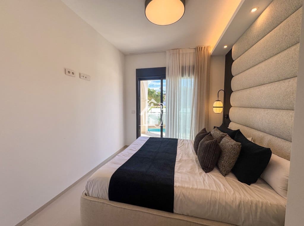 3 soveværelse Byhus til salg i Ciudad Quesada med swimmingpool - € 869.000 (Ref: 9374676)