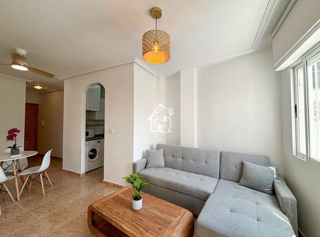 2 makuuhuone Huoneisto vuokrattavana paikassa Torrevieja mukana uima-altaan - 750 € (Ref: 9382054)