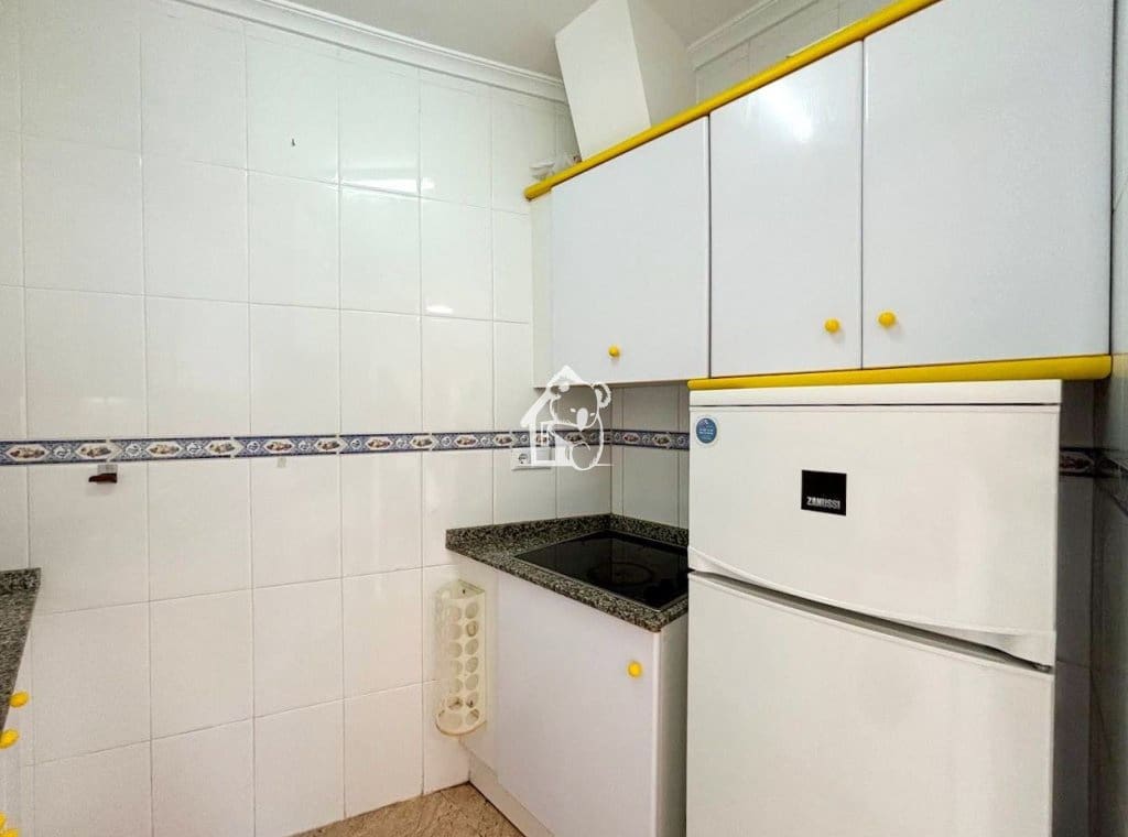 2 makuuhuone Huoneisto vuokrattavana paikassa Torrevieja mukana uima-altaan - 750 € (Ref: 9382054)