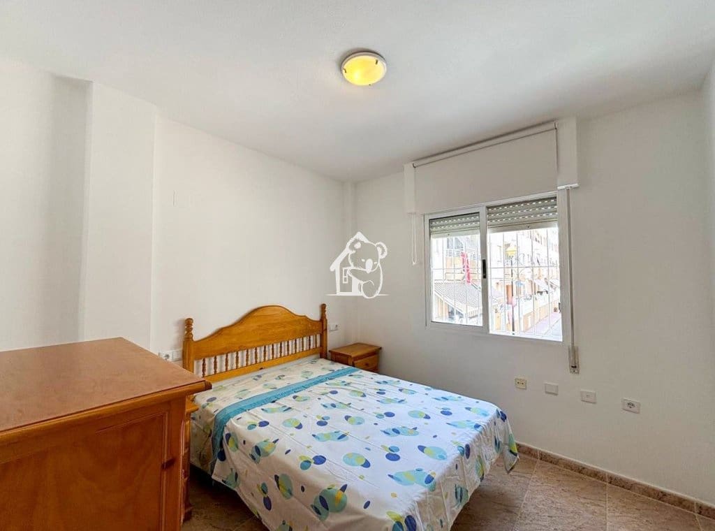 2 makuuhuone Huoneisto vuokrattavana paikassa Torrevieja mukana uima-altaan - 750 € (Ref: 9382054)