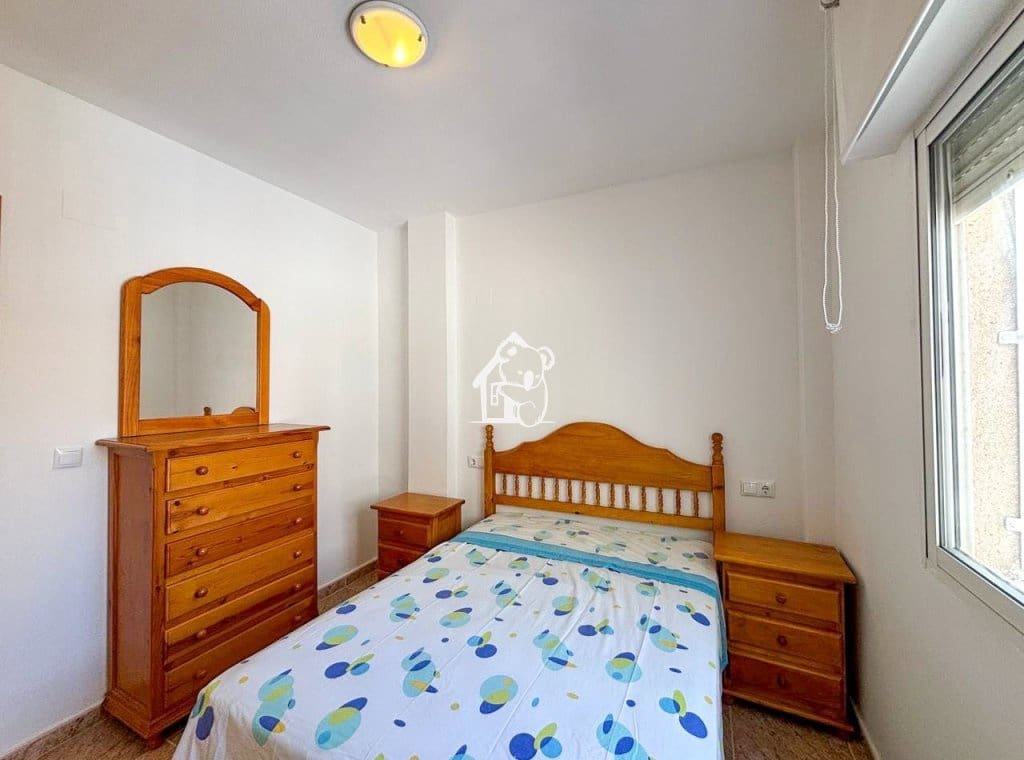 2 makuuhuone Huoneisto vuokrattavana paikassa Torrevieja mukana uima-altaan - 750 € (Ref: 9382054)