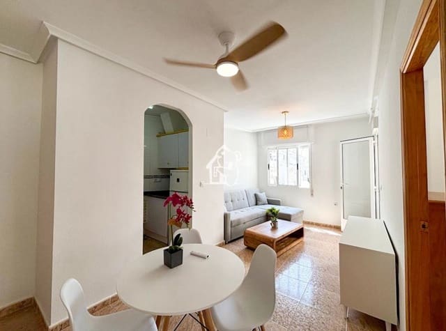 2 slaapkamer Appartement te huur in Nueva Torrevieja, Torrevieja met zwembad - € 750 (Ref: 9382054)