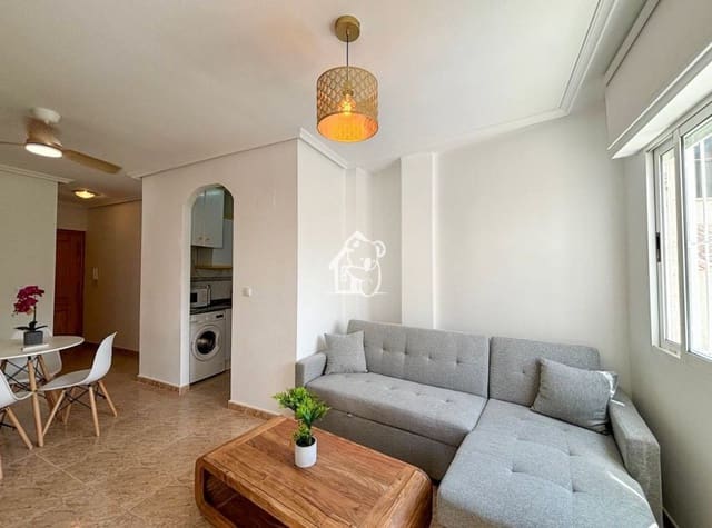 2 slaapkamer Appartement te huur in Nueva Torrevieja, Torrevieja met zwembad - € 750 (Ref: 9382054)