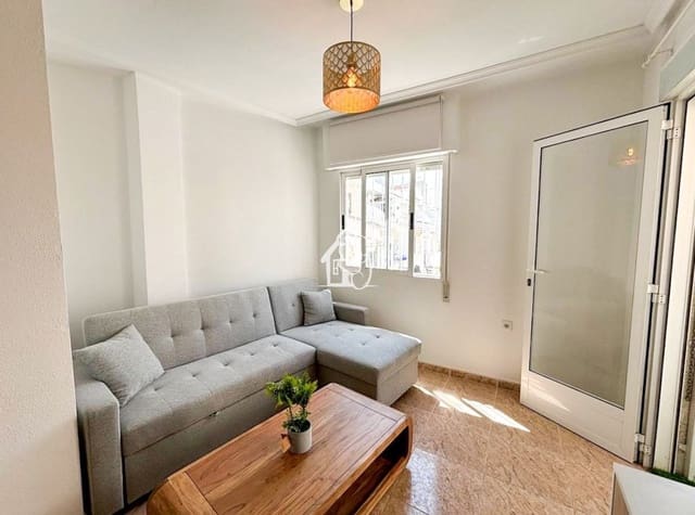 2 slaapkamer Appartement te huur in Nueva Torrevieja, Torrevieja met zwembad - € 750 (Ref: 9382054)