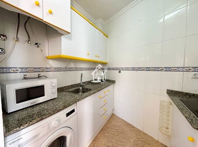 2 slaapkamer Appartement te huur in Nueva Torrevieja, Torrevieja met zwembad - € 750 (Ref: 9382054)