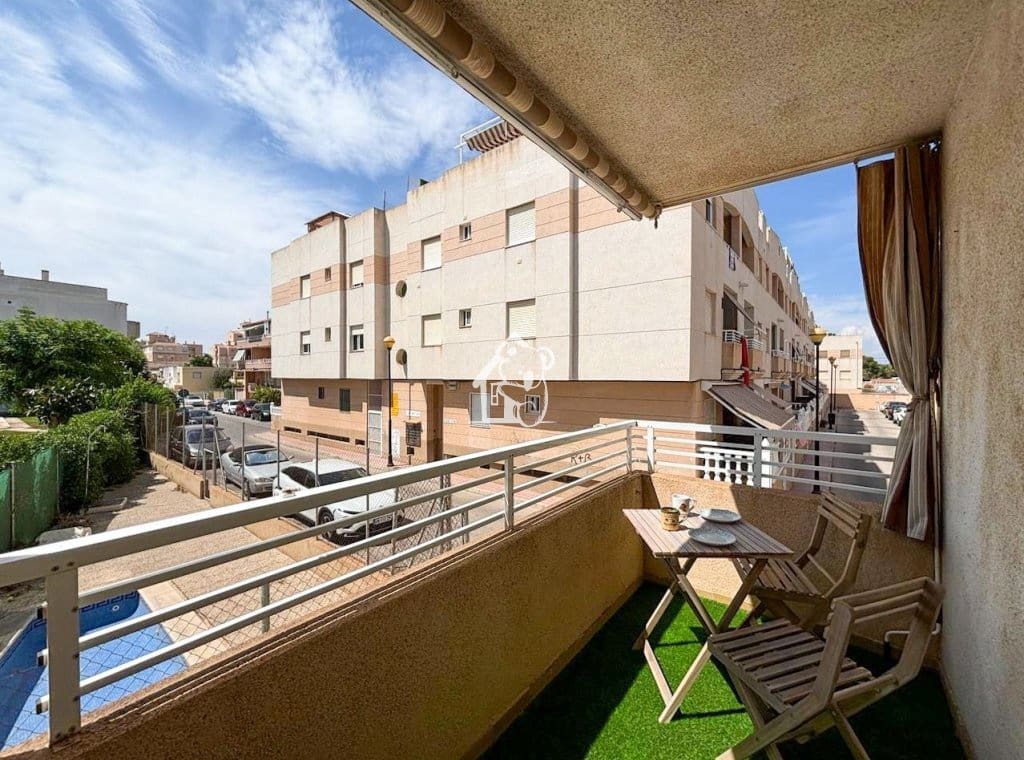 2 makuuhuone Huoneisto vuokrattavana paikassa Torrevieja mukana uima-altaan - 750 € (Ref: 9382054)