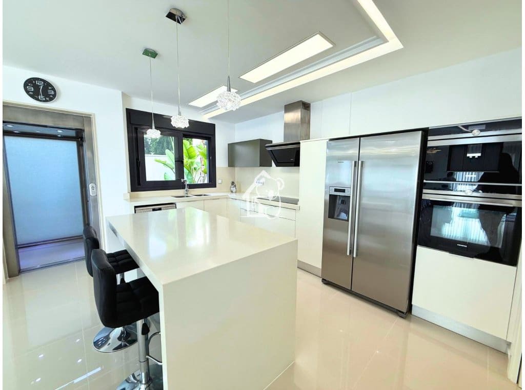 5 soveværelse Villa til salg i San Miguel de Salinas med swimmingpool garage - € 849.000 (Ref: 9387000)