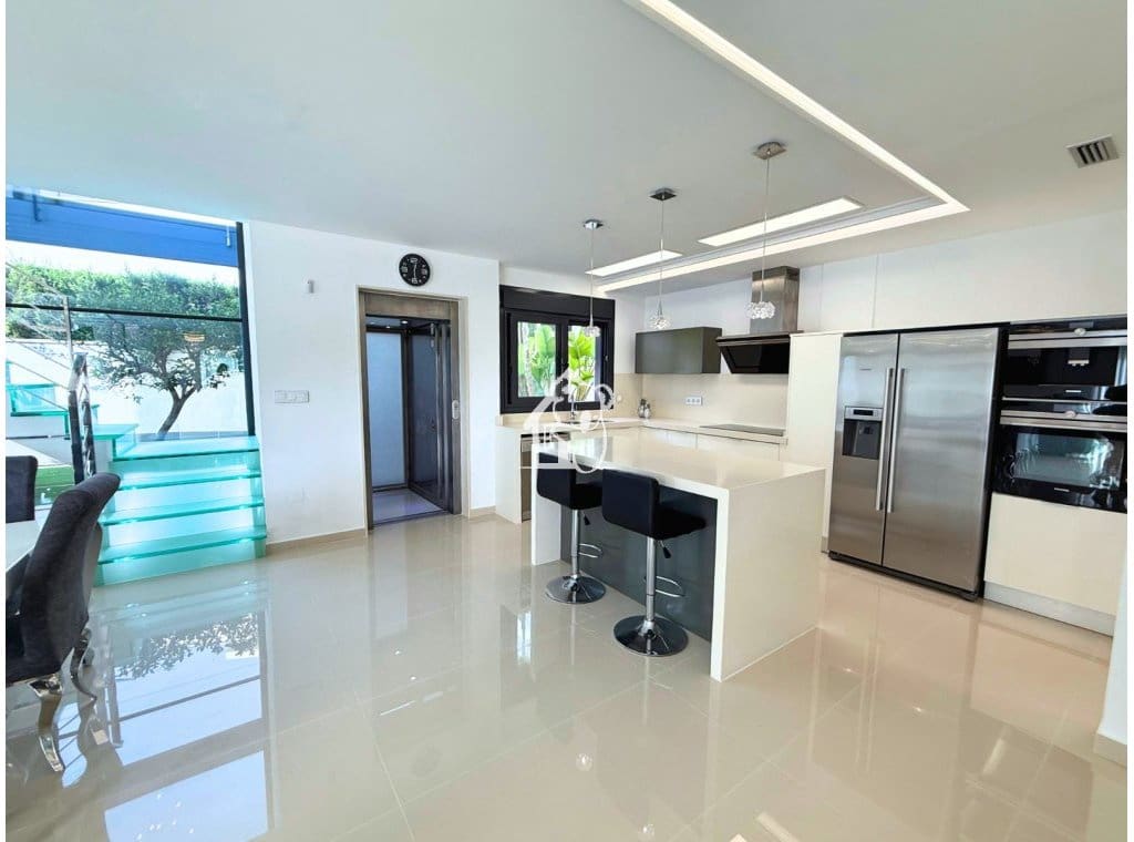 5 soveværelse Villa til salg i San Miguel de Salinas med swimmingpool garage - € 849.000 (Ref: 9387000)