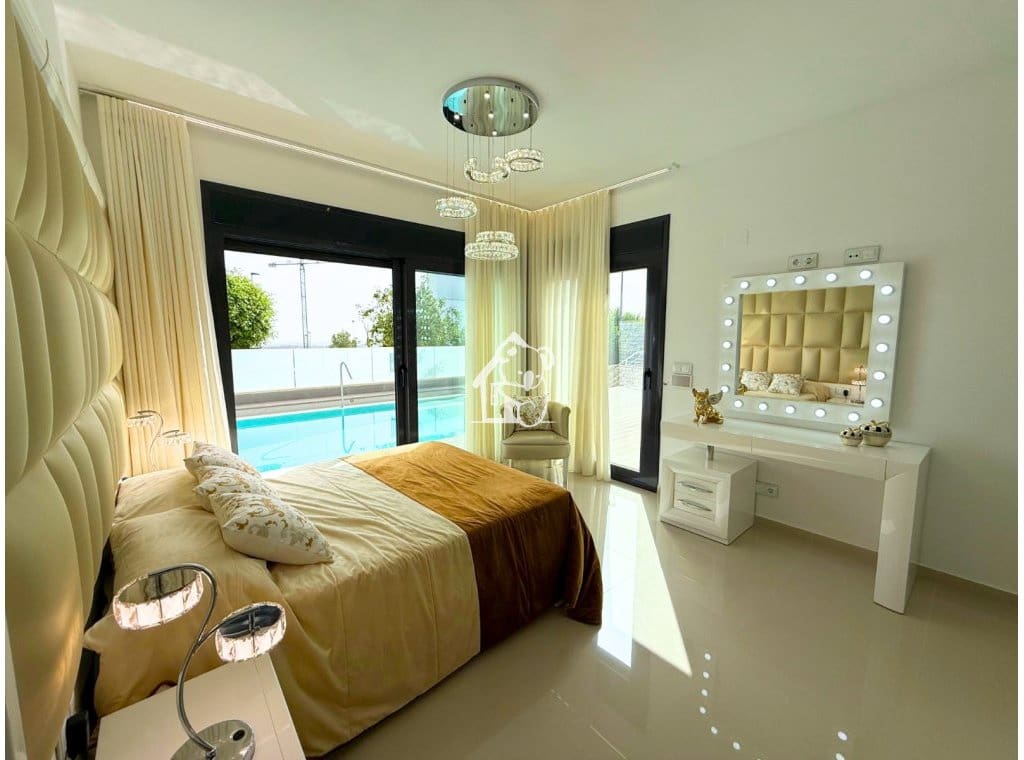 5 soveværelse Villa til salg i San Miguel de Salinas med swimmingpool garage - € 849.000 (Ref: 9387000)