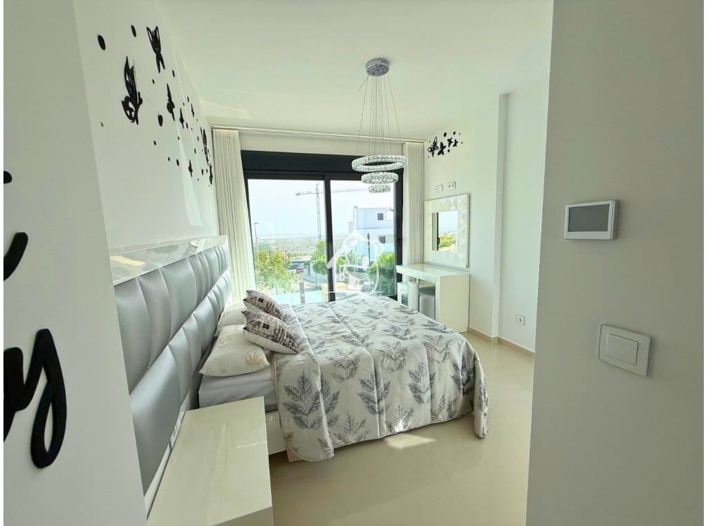 5 soveværelse Villa til salg i San Miguel de Salinas med swimmingpool garage - € 849.000 (Ref: 9387000)