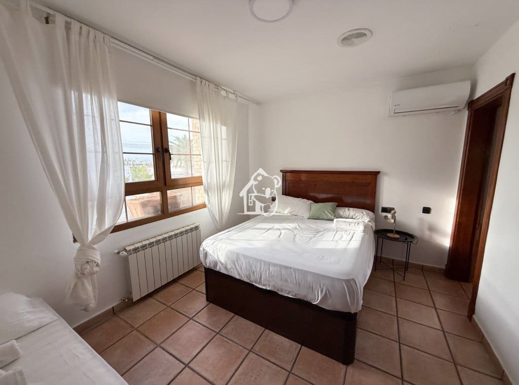 5 slaapkamer Villa te koop in Torrevieja met zwembad garage - € 889.980 (Ref: 9390032)