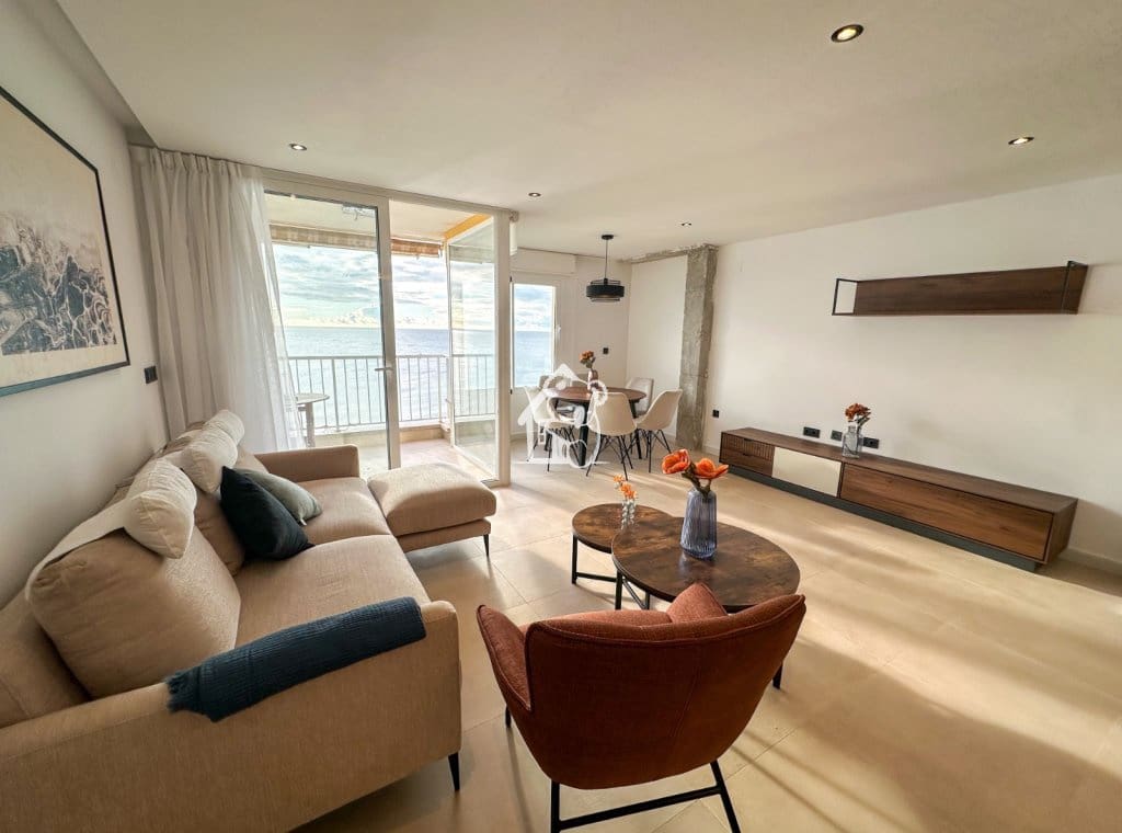 3 bedroom Penthouse for rent in Torrevieja with garage - € 2,000 (Ref: 9398004)