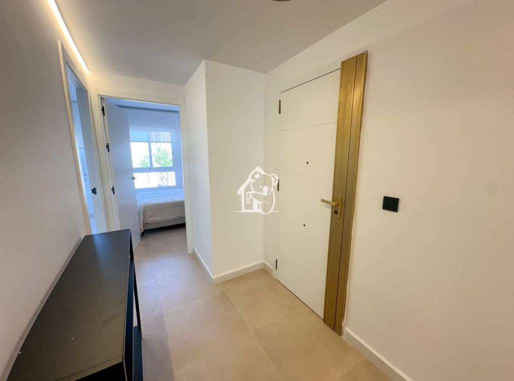 3 bedroom Penthouse for rent in Torrevieja with garage - € 2,000 (Ref: 9398004)