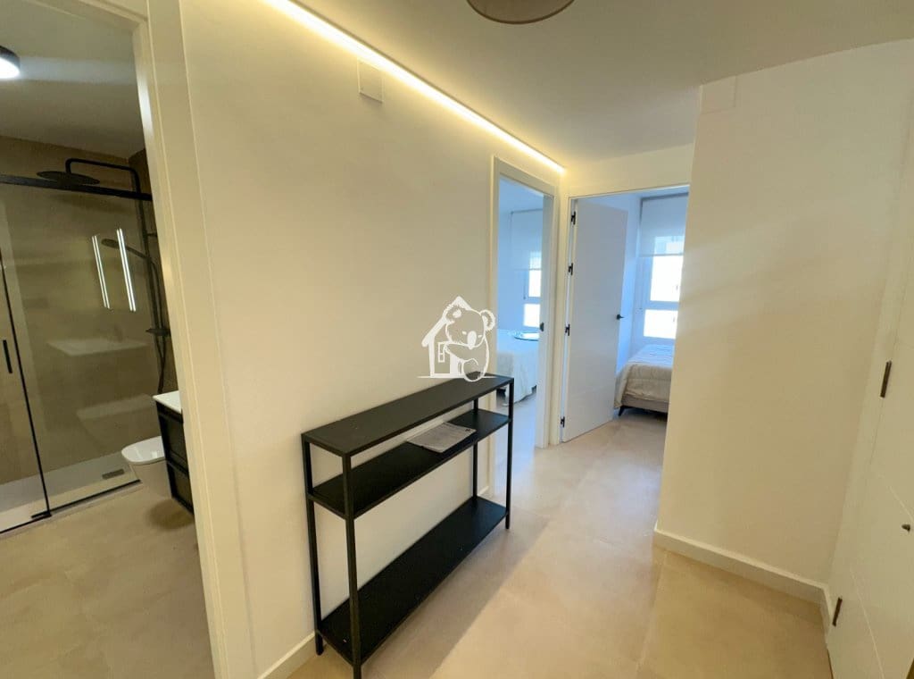 3 bedroom Penthouse for rent in Torrevieja with garage - € 2,000 (Ref: 9398004)