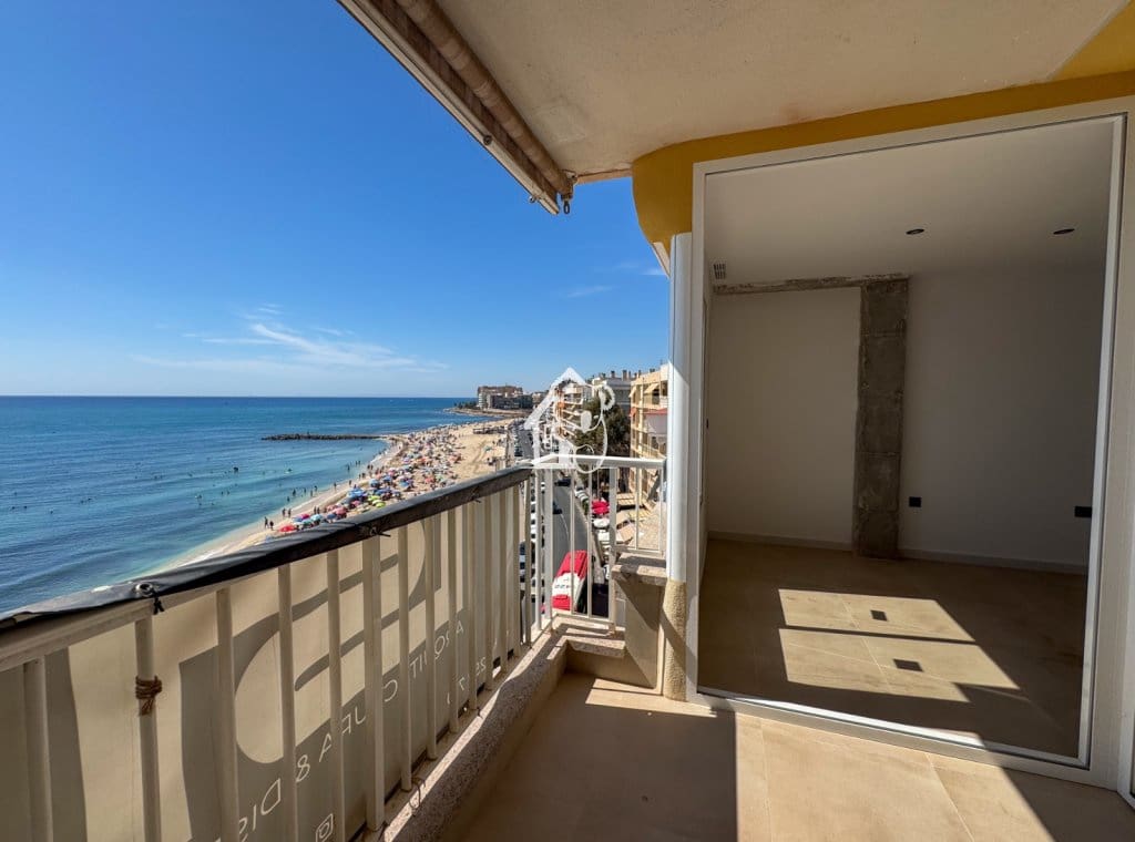 3 bedroom Penthouse for rent in Torrevieja with garage - € 2,000 (Ref: 9398004)