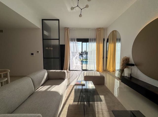 Chalet de 3 habitaciones en San Miguel de Salinas en venta con piscina - 429.900 € (Ref: 9402787)