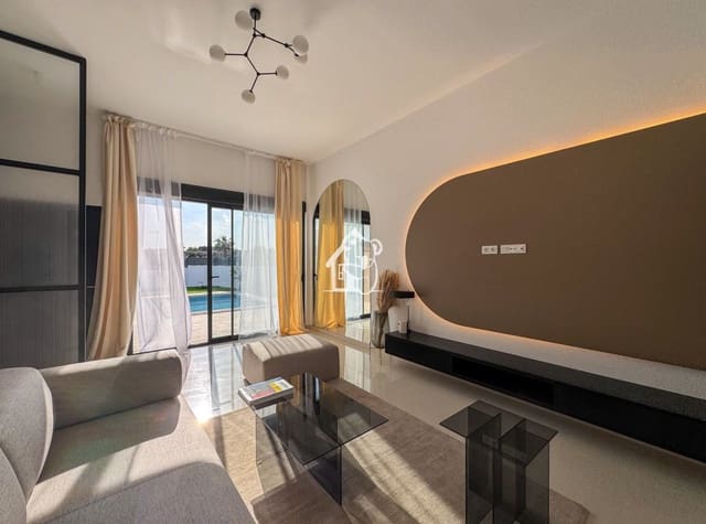 Chalet de 3 habitaciones en San Miguel de Salinas en venta con piscina - 429.900 € (Ref: 9402787)