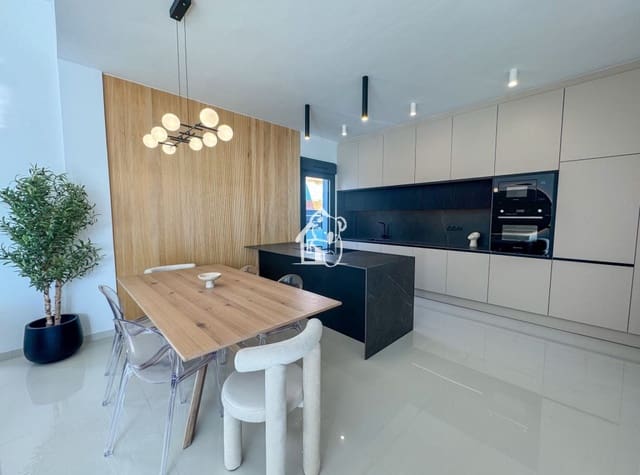 Chalet de 3 habitaciones en San Miguel de Salinas en venta con piscina - 429.900 € (Ref: 9402787)