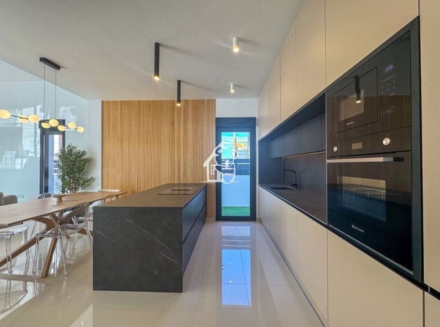 Chalet de 3 habitaciones en San Miguel de Salinas en venta con piscina - 429.900 € (Ref: 9402787)