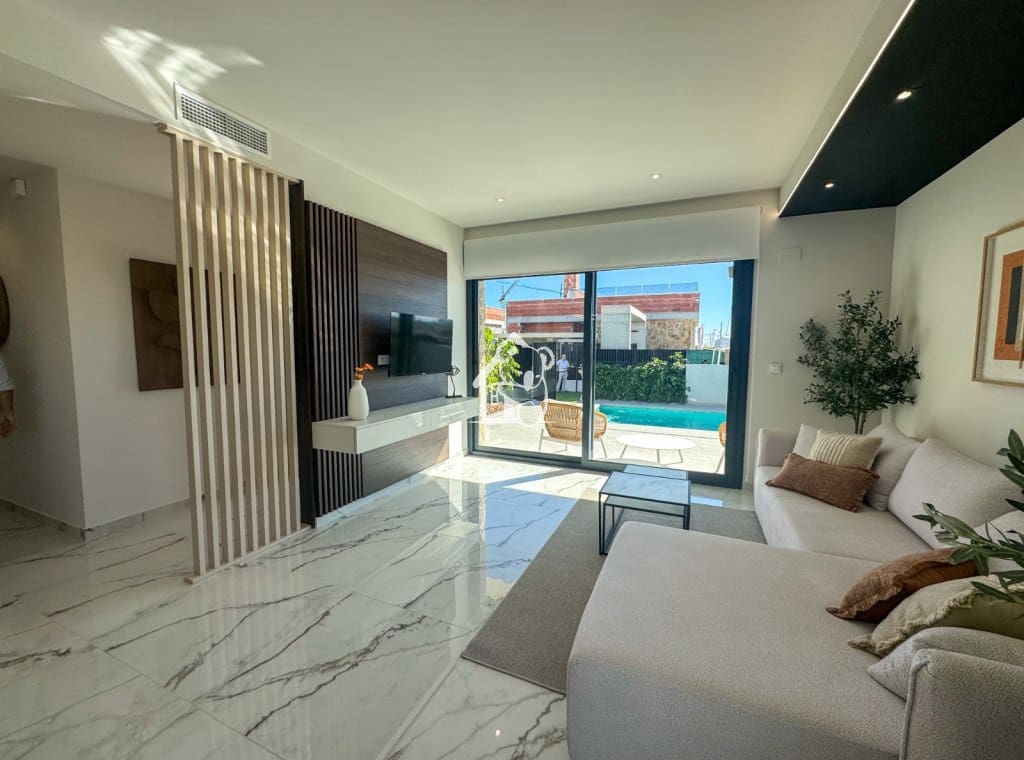 3 Zimmer Villa zu verkaufen in Ciudad Quesada mit Pool - 496.000 € (Ref: 9402788)