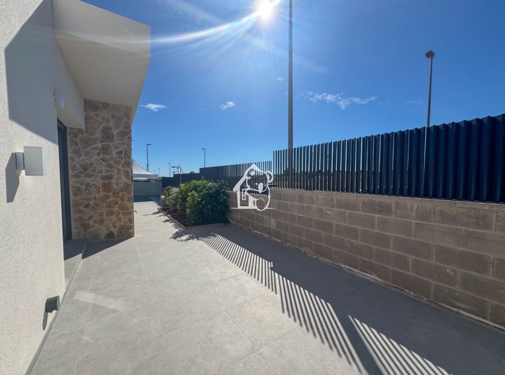 3 Zimmer Villa zu verkaufen in Ciudad Quesada mit Pool - 496.000 € (Ref: 9402788)